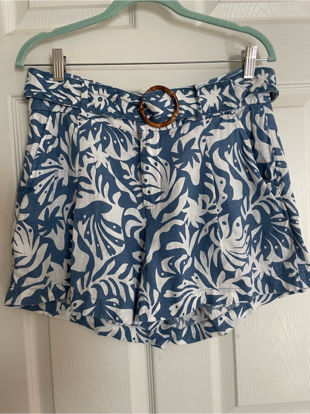 Rachel Zoe Blue & White Tropical Print Belted Women’s Linen Shorts